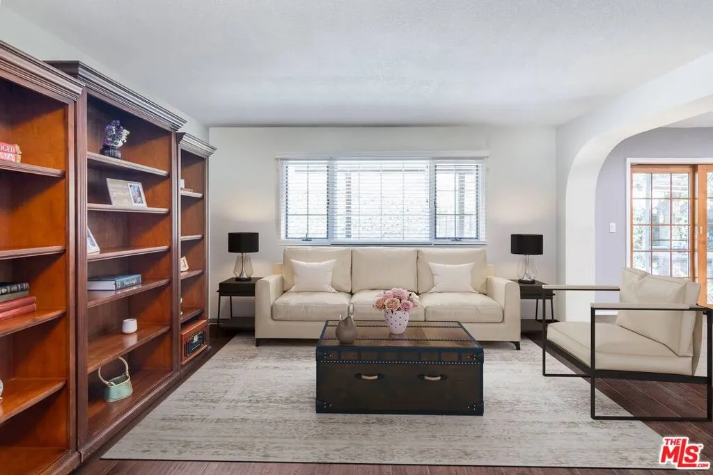 Northridge, California 91324, United States, 5 Bedrooms Bedrooms, ,3 BathroomsBathrooms,Residential,Active,229864