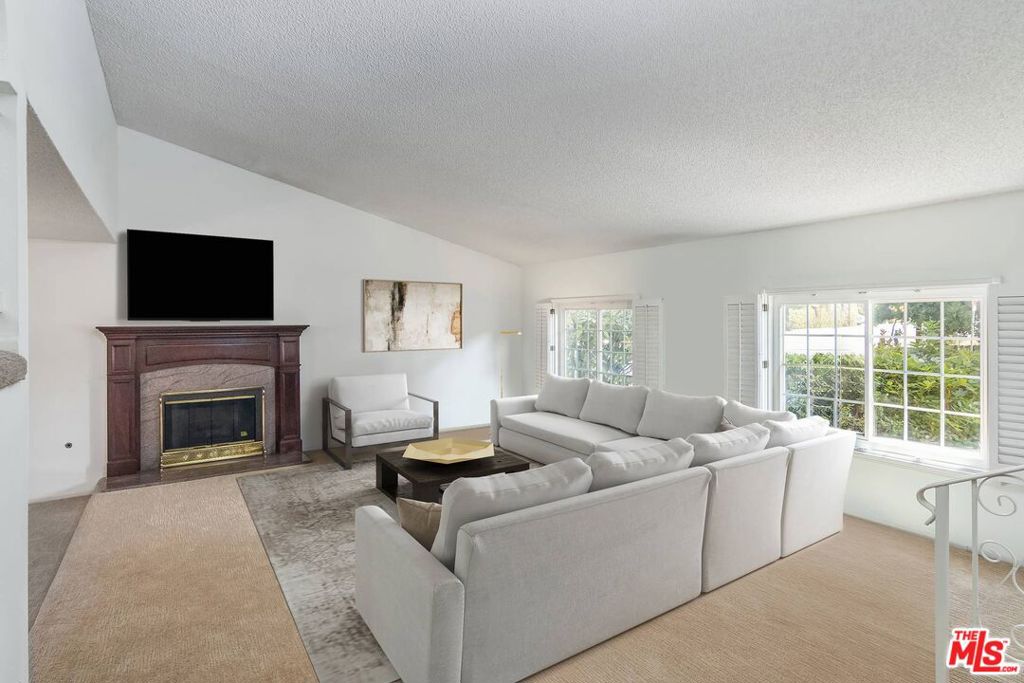 9625 Yolanda Avenue