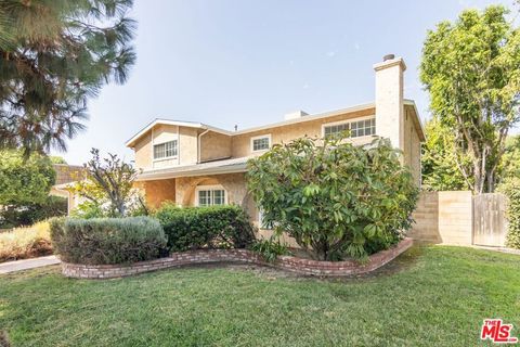 9625 Yolanda Avenue Northridge CA 91324
