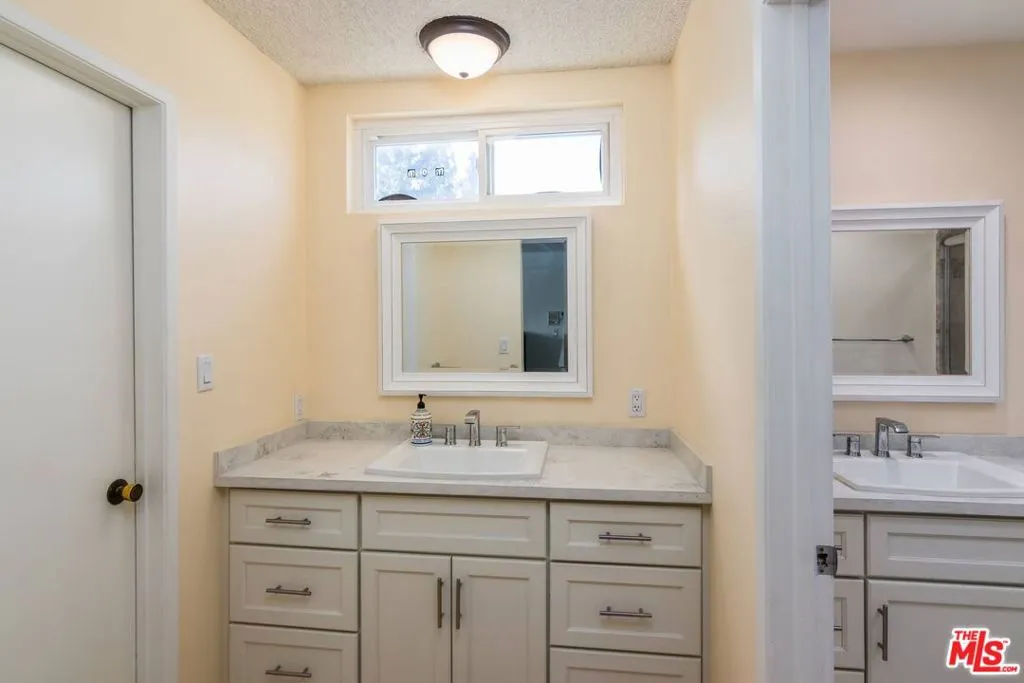 Northridge, California 91324, United States, 5 Bedrooms Bedrooms, ,3 BathroomsBathrooms,Residential,Active,229864