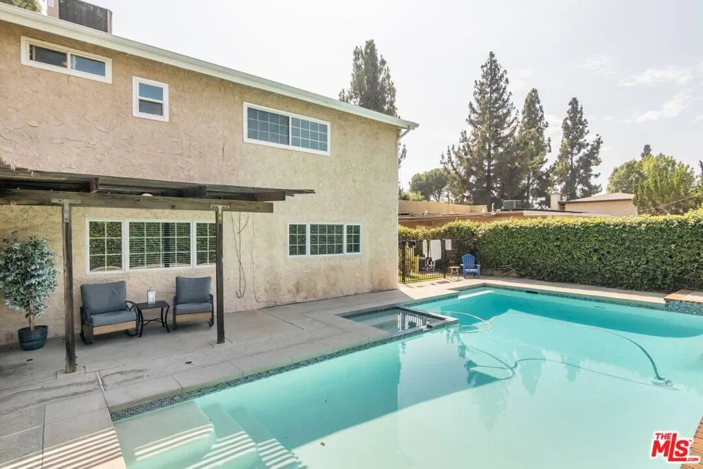 Northridge, California 91324, United States, 5 Bedrooms Bedrooms, ,3 BathroomsBathrooms,Residential,Active,229864