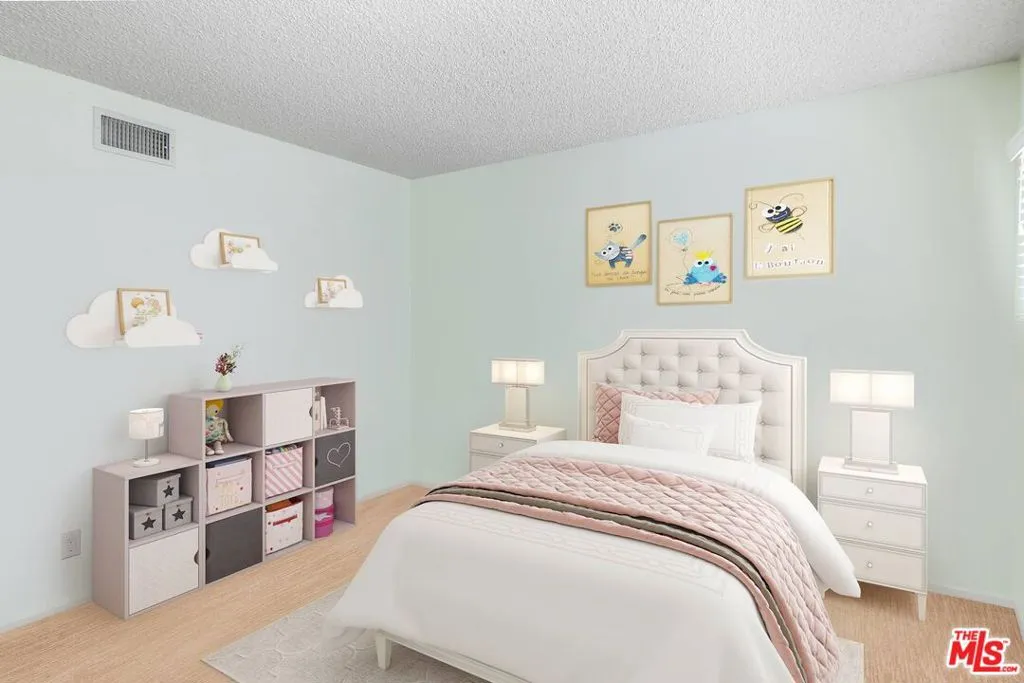 Northridge, California 91324, United States, 5 Bedrooms Bedrooms, ,3 BathroomsBathrooms,Residential,Active,229864