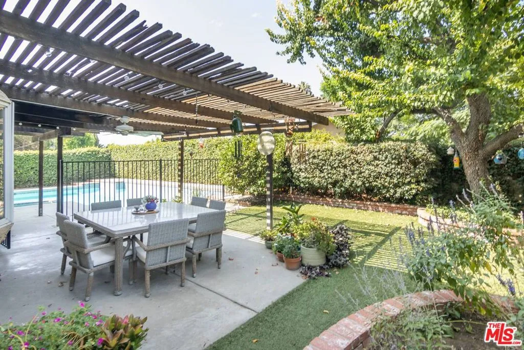 Northridge, California 91324, United States, 5 Bedrooms Bedrooms, ,3 BathroomsBathrooms,Residential,Active,229864