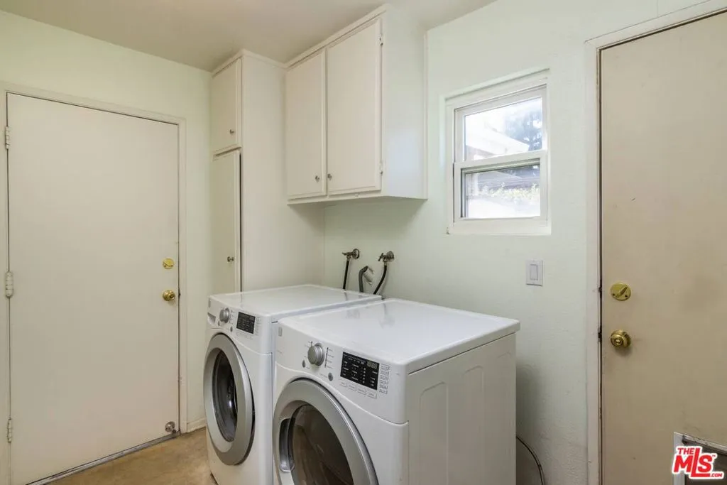 Northridge, California 91324, United States, 5 Bedrooms Bedrooms, ,3 BathroomsBathrooms,Residential,Active,229864