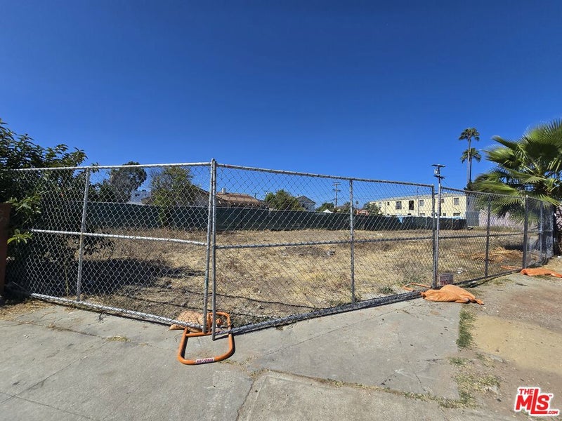 926 N Kingsley Drive