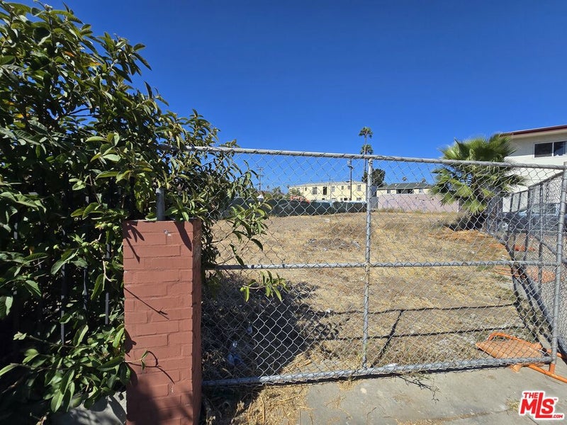 926 N Kingsley Drive