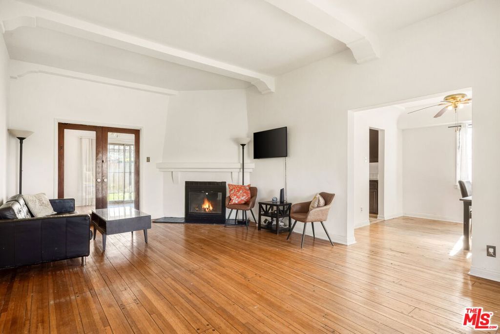 1562 S Crescent Heights Boulevard