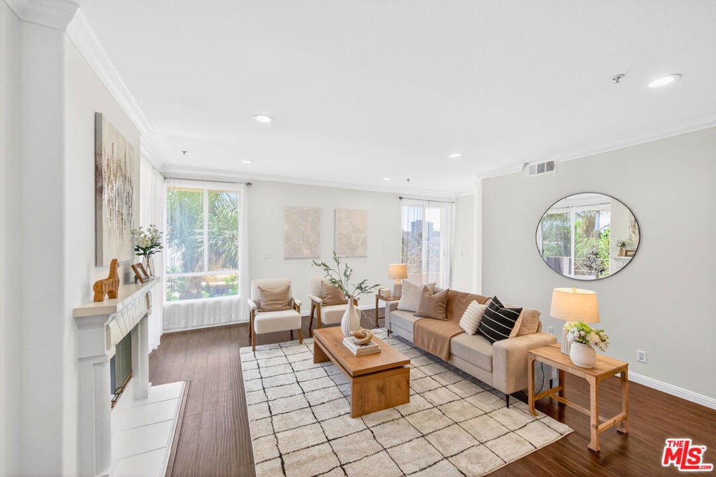 333 Westminster Avenue 402