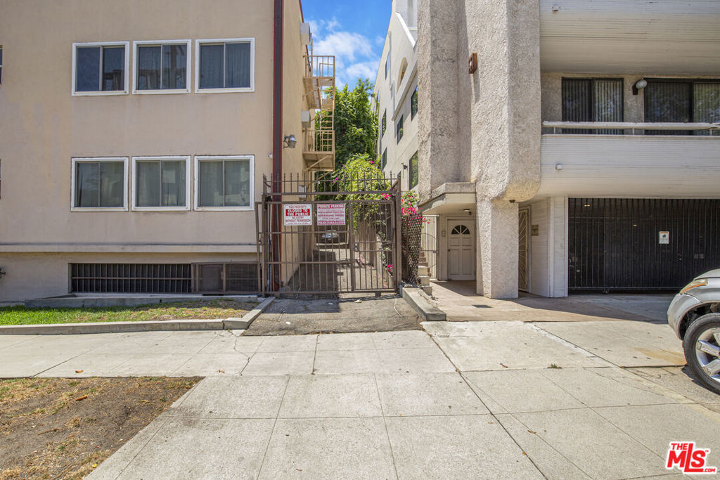 1441 S Beverly Glen Boulevard