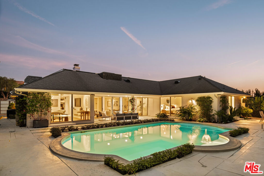 2143 N Hobart Boulevard