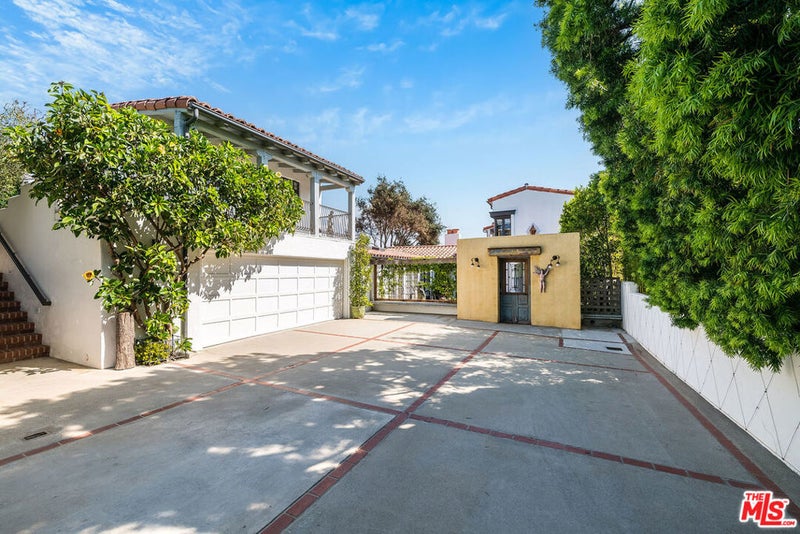 1046 Chautauqua Boulevard
