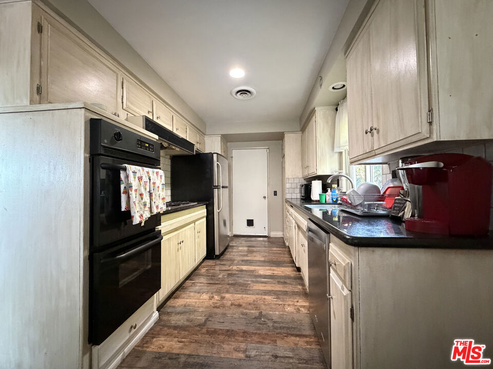 Properties 3 9558 Swinton Avenue