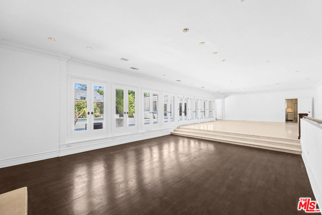 716 N Beverly Drive