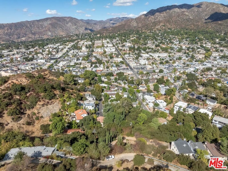 7122 High Cliff Trail
