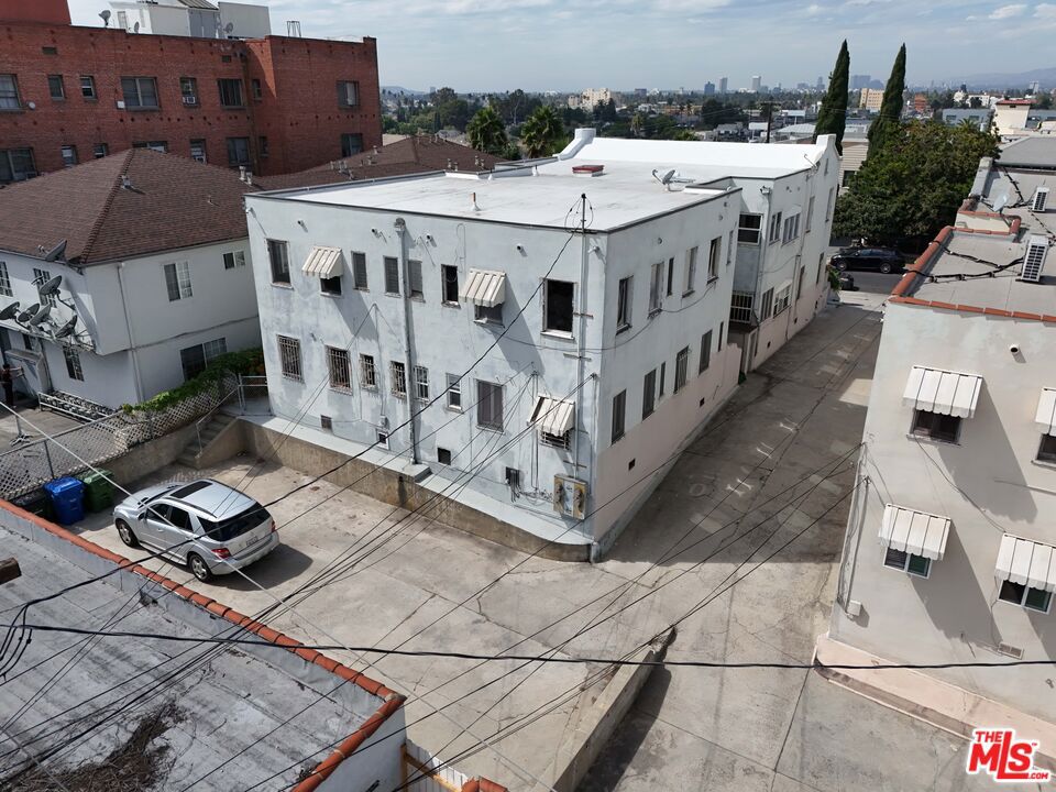 328 N Mariposa Avenue