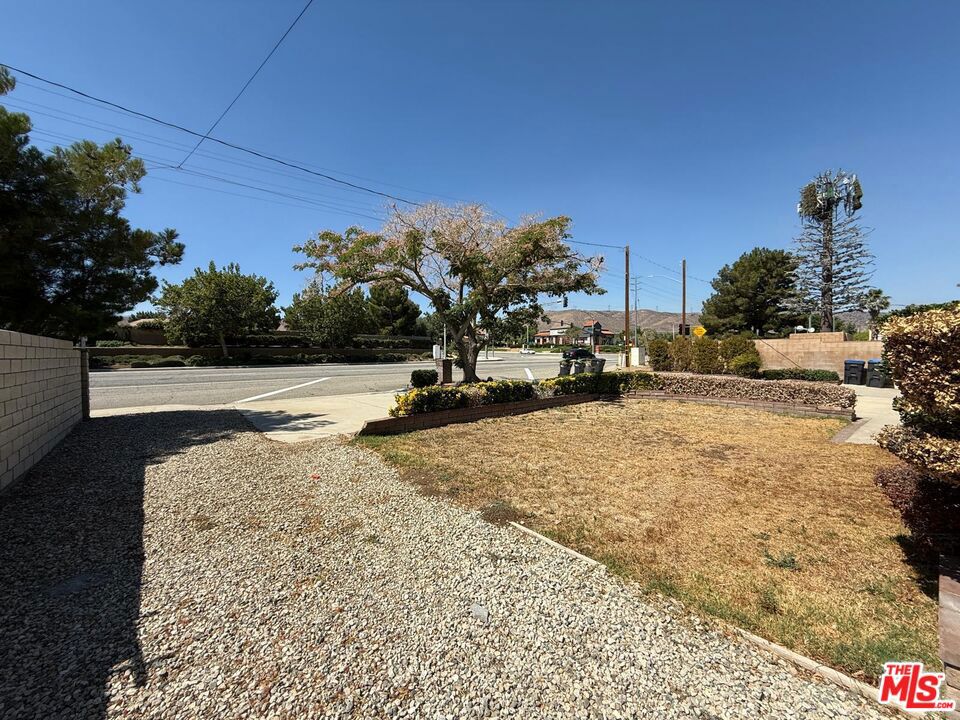 4855 W Avenue