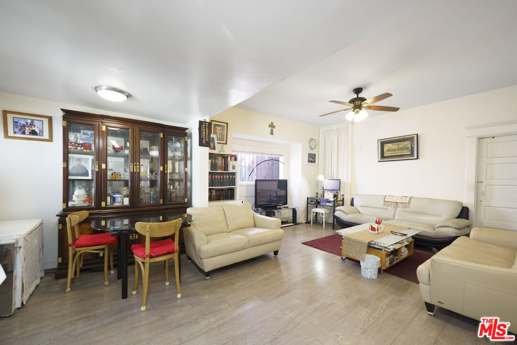 819 S Park View Street