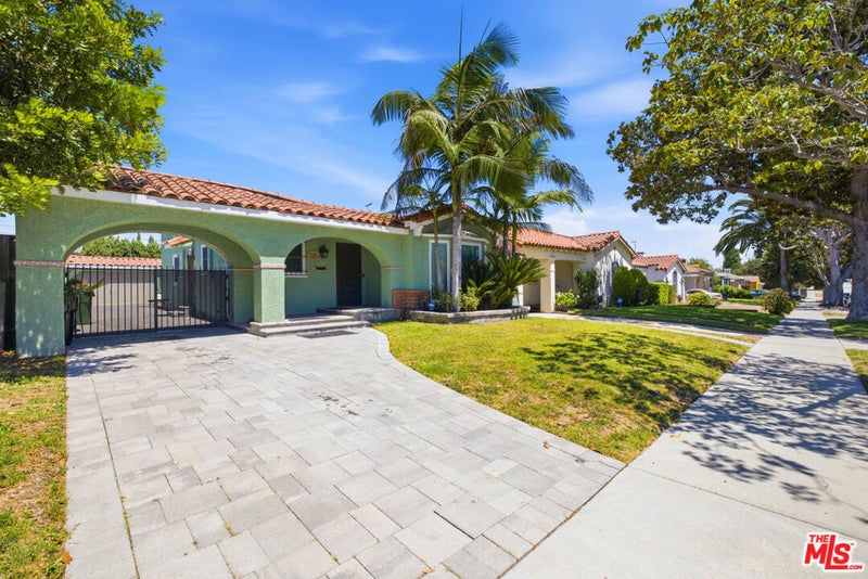 3237 W 74th Street