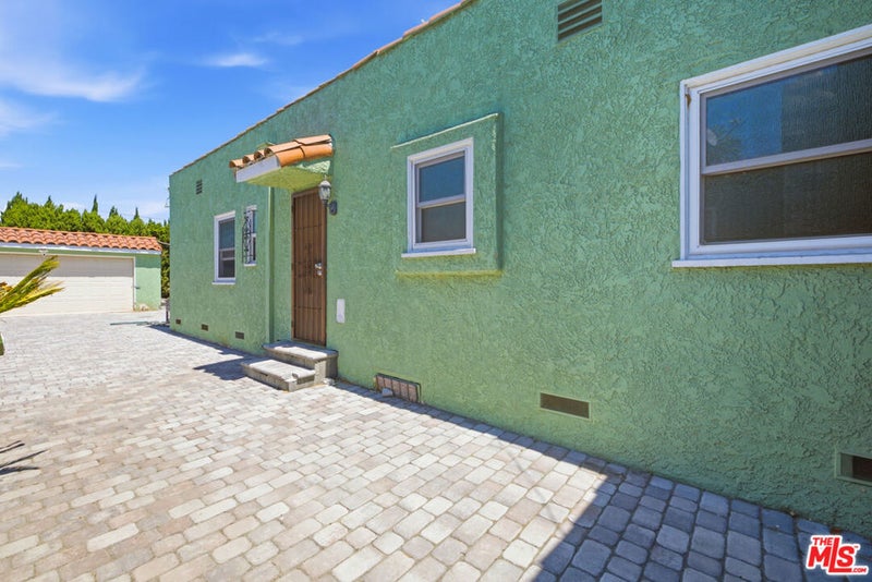 3237 W 74th Street