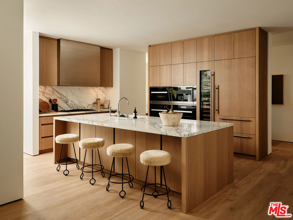 Properties 3 8899 Beverly Boulevard 4D