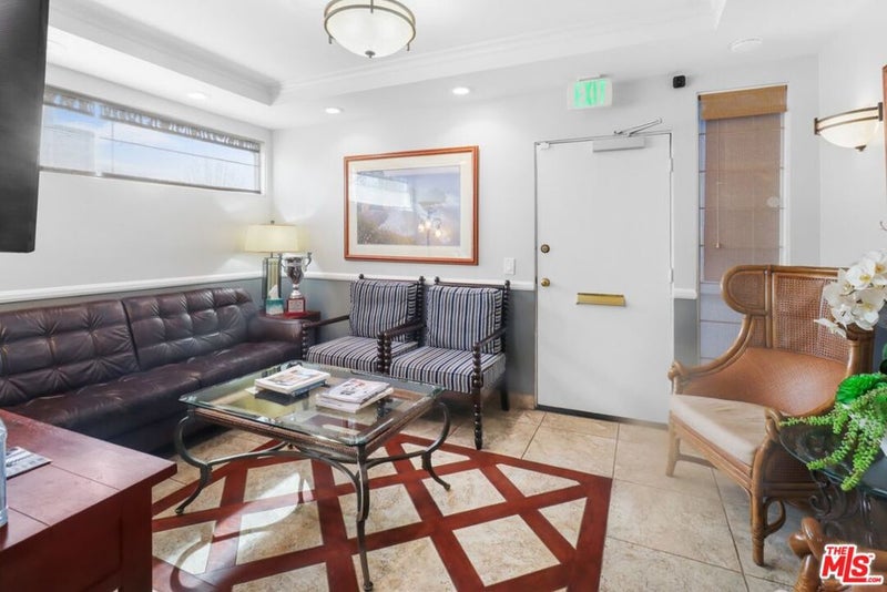 10505 W Pico Boulevard