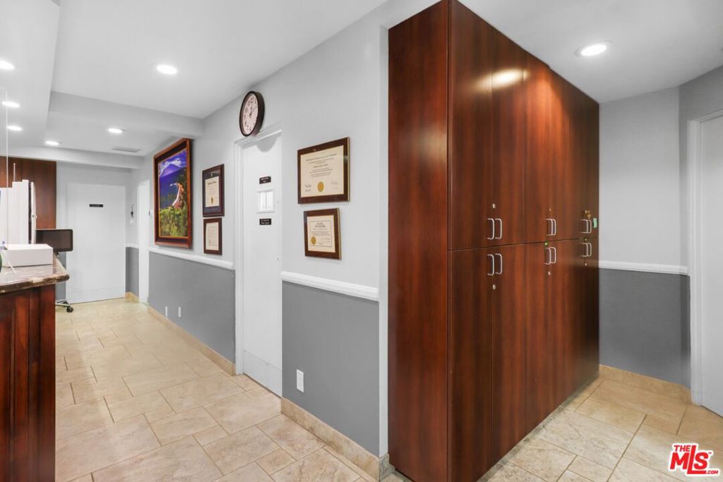 10505 W Pico Boulevard