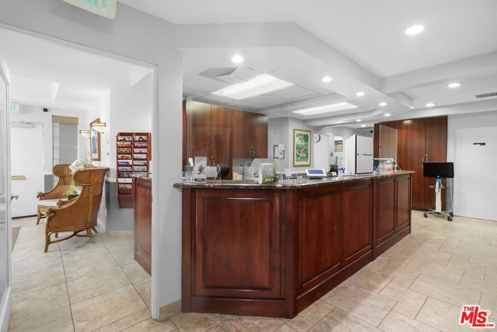10505 W Pico Boulevard