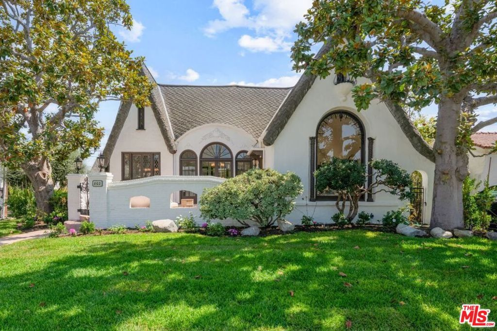 802 S Cochran Avenue