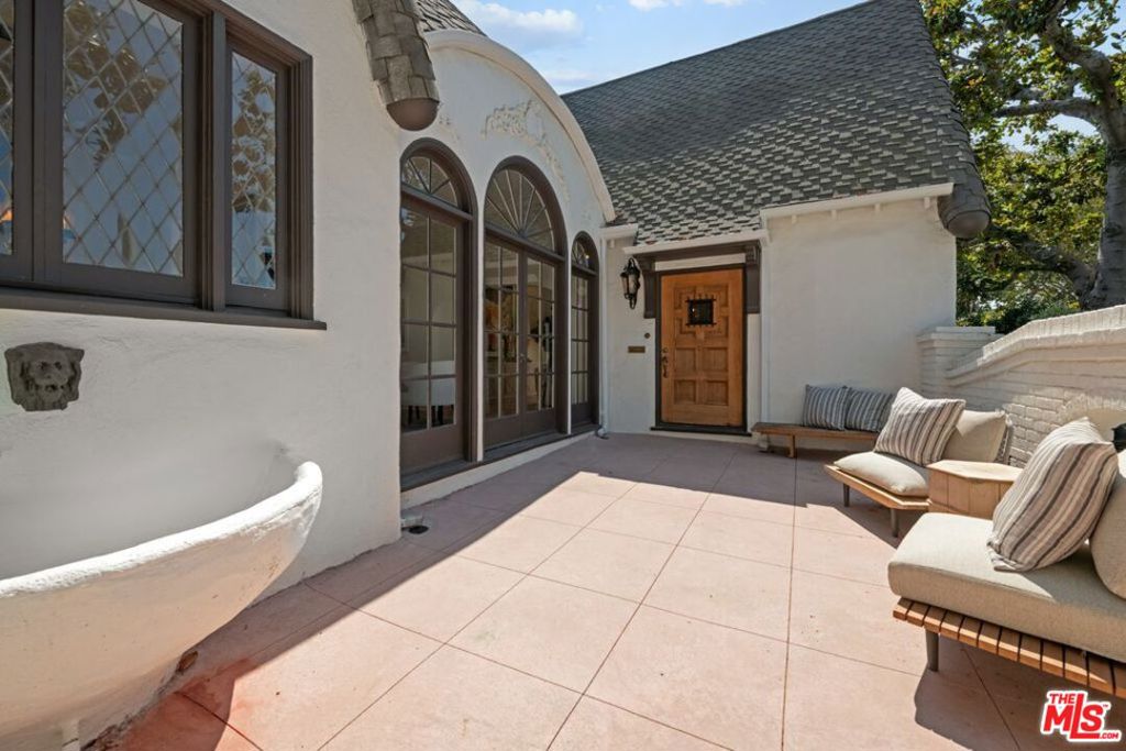 802 S Cochran Avenue