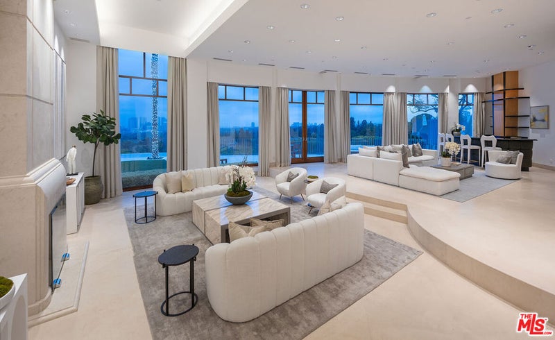 1118 Calle Vista Drive
