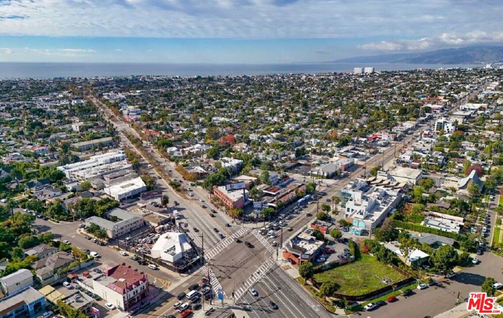 1015 Venice Boulevard