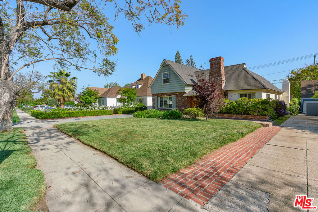 Properties 2 2338 Paloma Street