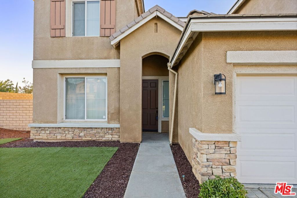 4375 W Avenue M11