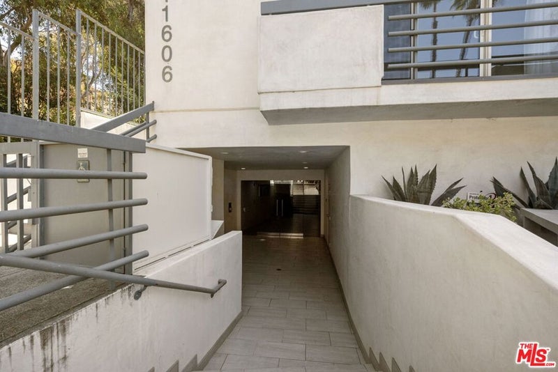 11606 Chenault Street 101