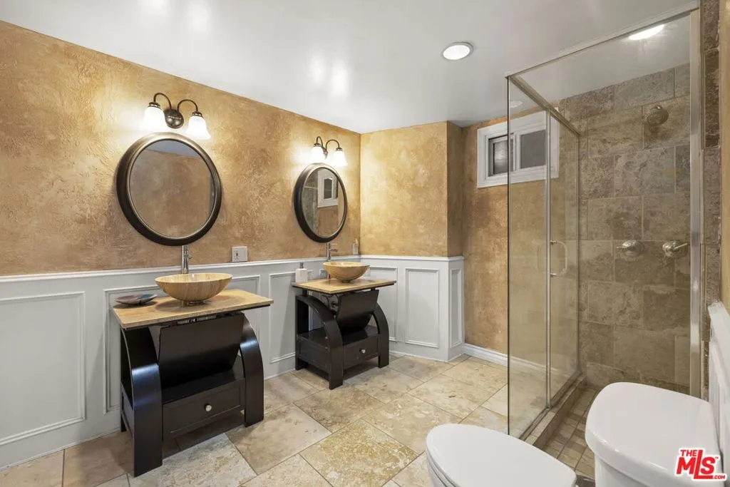 Los Angeles, California 90049, United States, 4 Bedrooms Bedrooms, ,4 BathroomsBathrooms,Residential,Active,231575