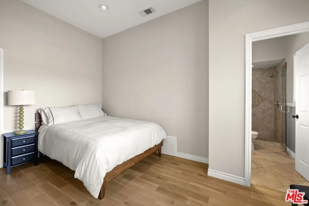 Los Angeles, California 90049, United States, 4 Bedrooms Bedrooms, ,4 BathroomsBathrooms,Residential,Active,231575