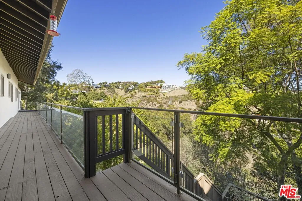 Los Angeles, California 90049, United States, 4 Bedrooms Bedrooms, ,4 BathroomsBathrooms,Residential,Active,231575