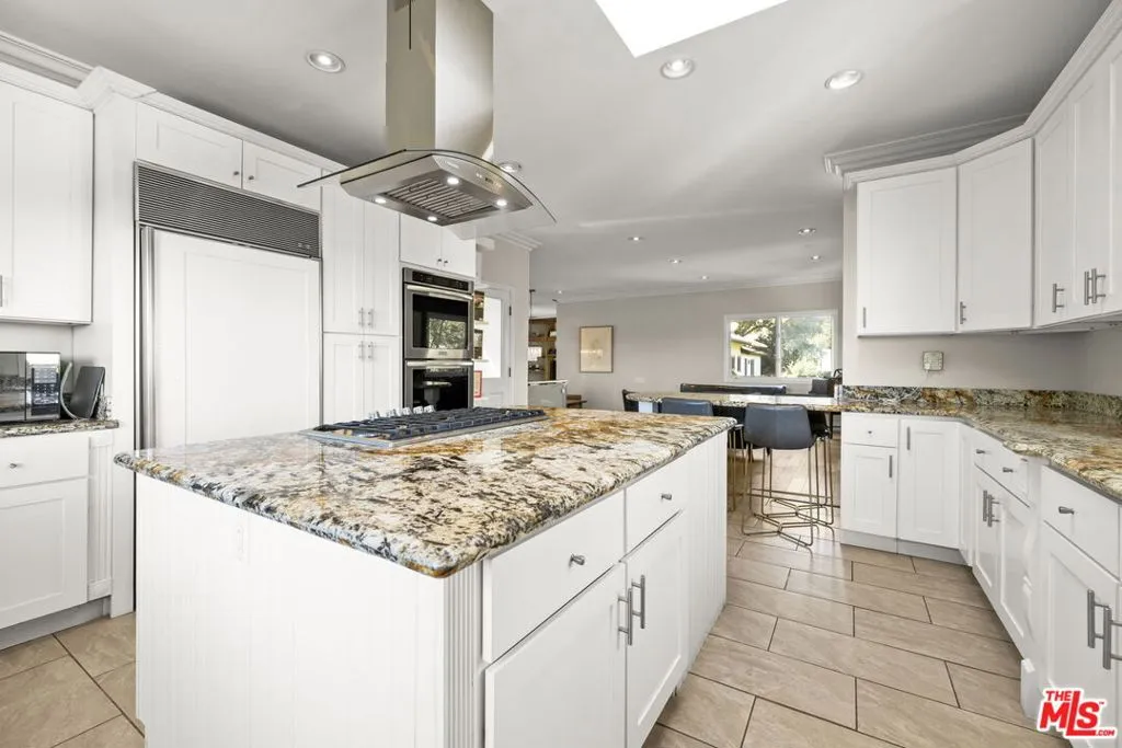 Los Angeles, California 90049, United States, 4 Bedrooms Bedrooms, ,4 BathroomsBathrooms,Residential,Active,231575