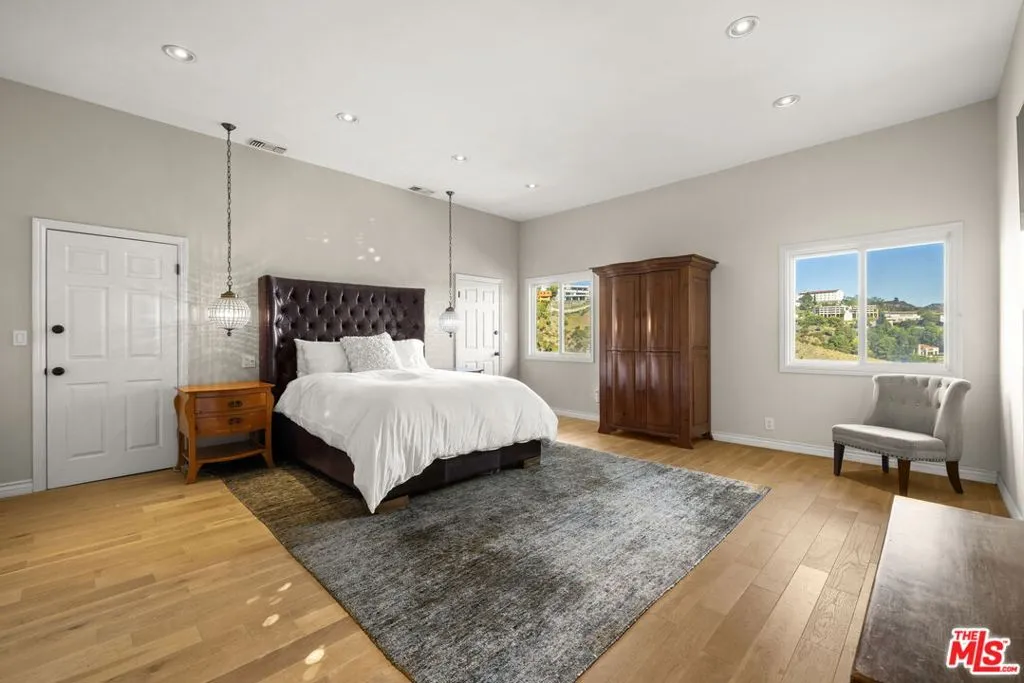 Los Angeles, California 90049, United States, 4 Bedrooms Bedrooms, ,4 BathroomsBathrooms,Residential,Active,231575