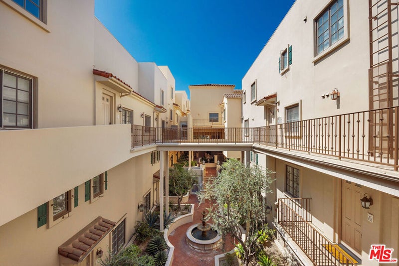 851 N San Vicente Boulevard 304