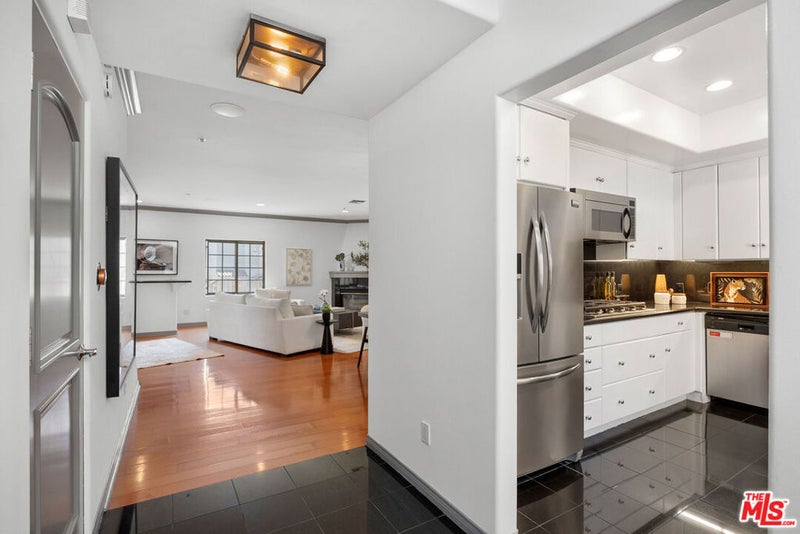 851 N San Vicente Boulevard 304