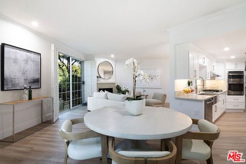 Photo of 458 N Oakhurst Drive #102, Beverly Hills, CA 90210 (MLS # 25604689)