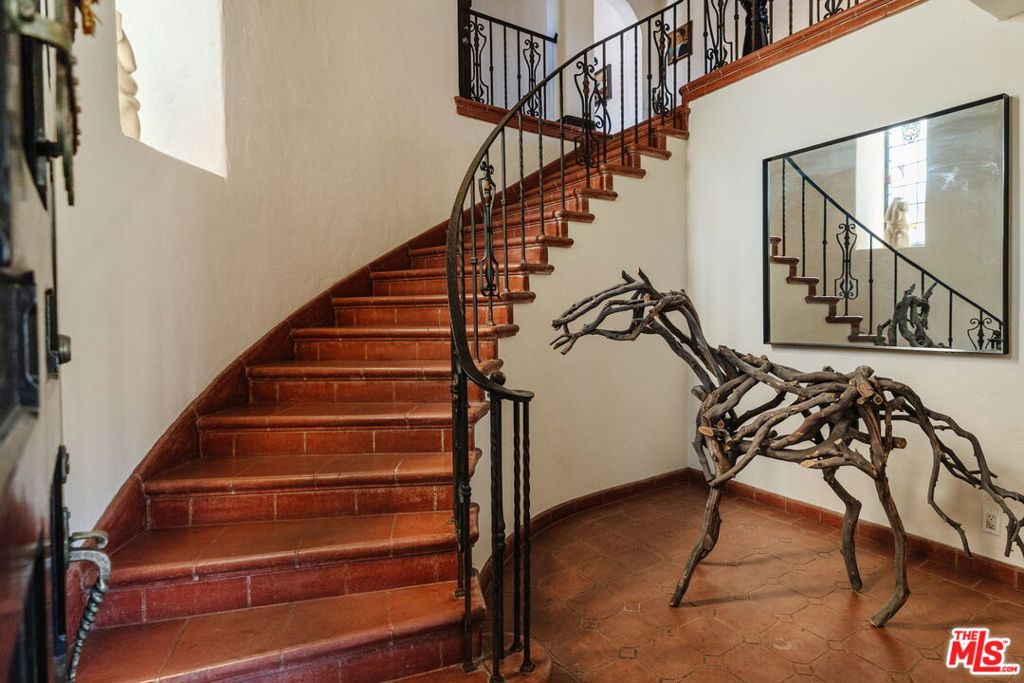 200 S Mansfield Avenue