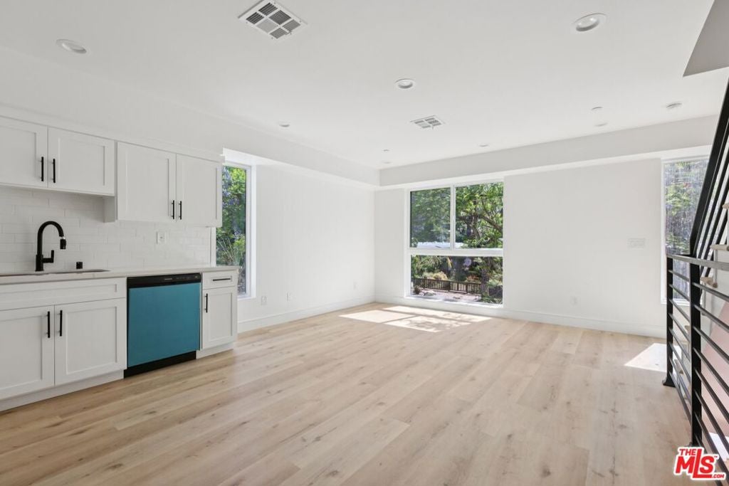 2111 Holly Drive A