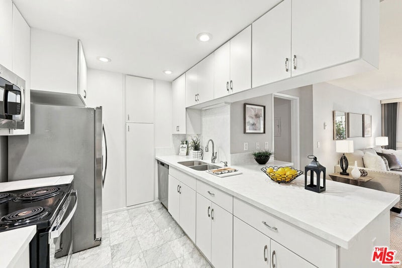 7742 Redlands Street D2052