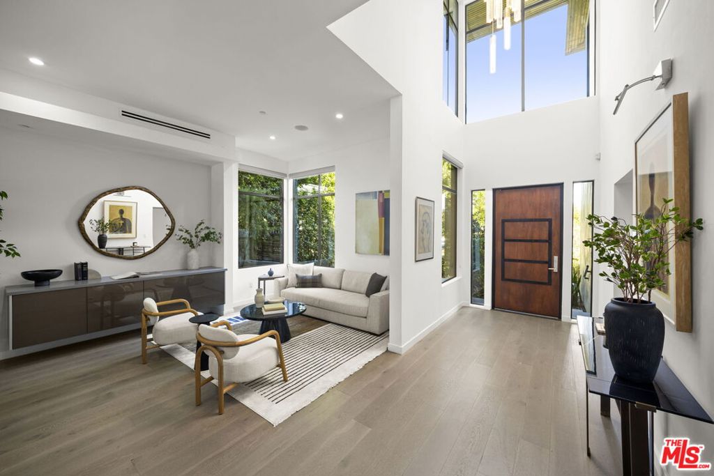 125 S Medio Drive