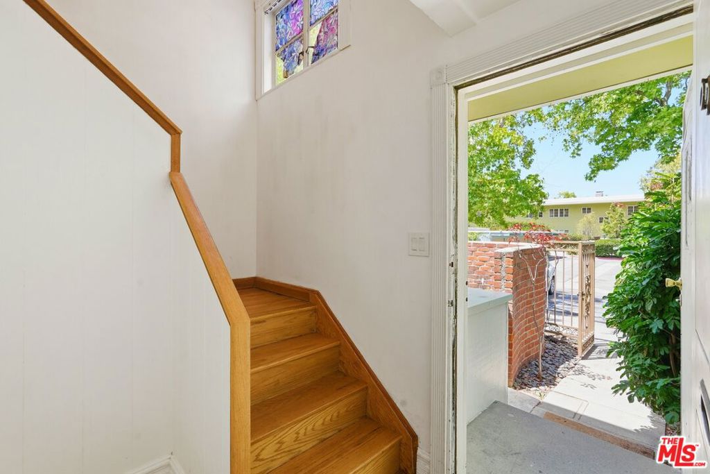 5314 1/2 Village