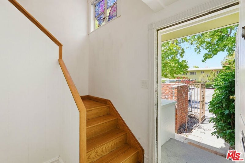 5314 1/2 Village