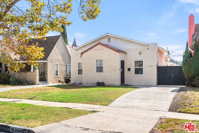 7414 Brighton Avenue, Los Angeles