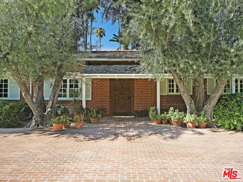 17545 Parthenia Street